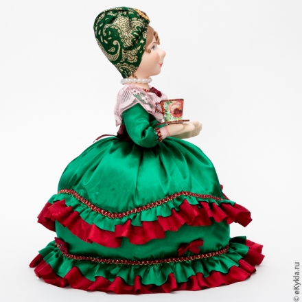 Кукла грелка на чайник с чашкой чая в зеленом платье d20см рост 30 см