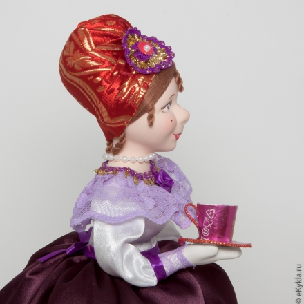 Кукла-грелка на чайник Баба с чашкой чая d20см рост 30 см