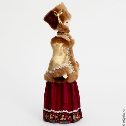Кукла Девица в красном зимнем костюме 30 см