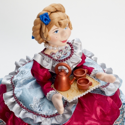 Кукла на самовар Купчиха с чайным набором 35см
